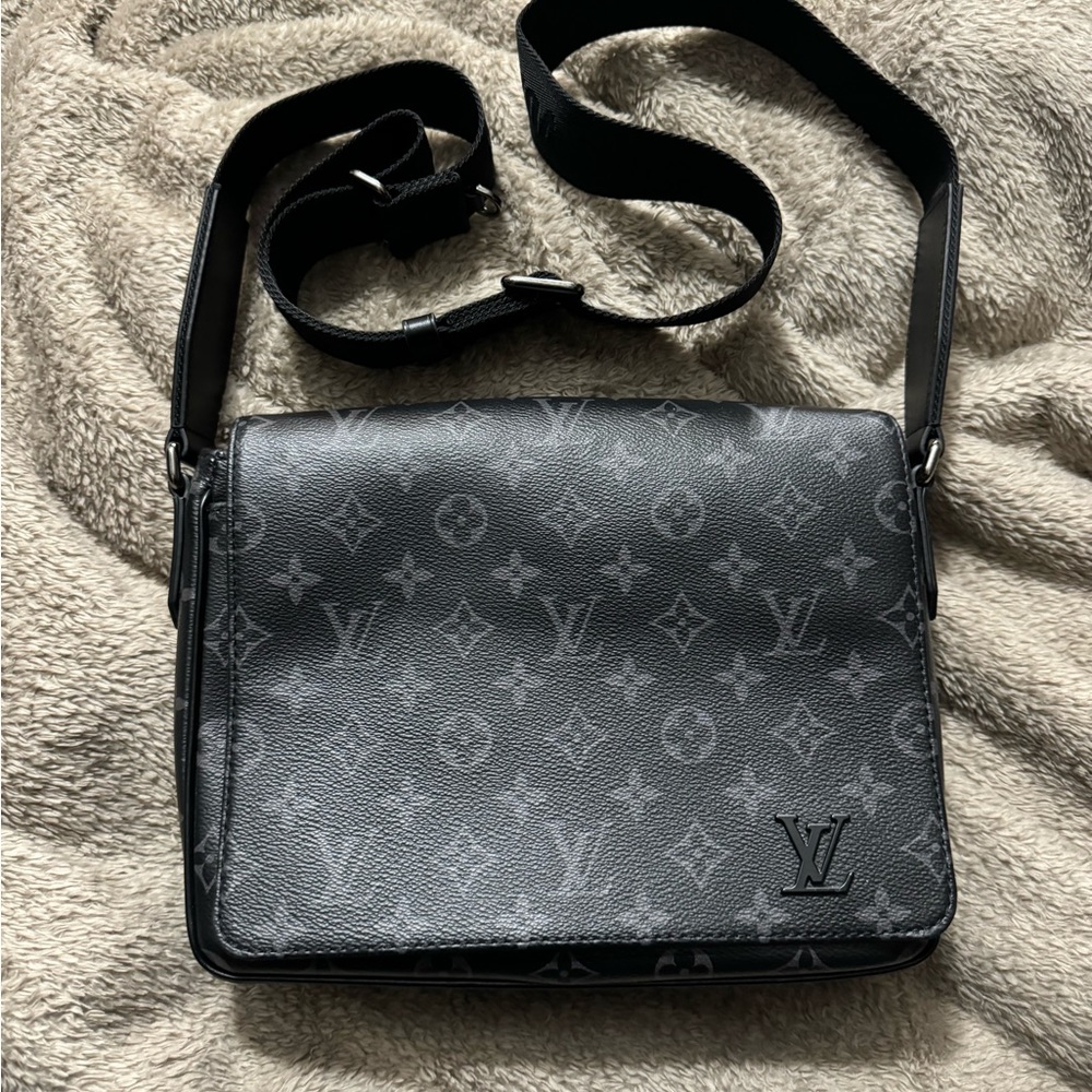 Louis Vuitton messenger bag PM